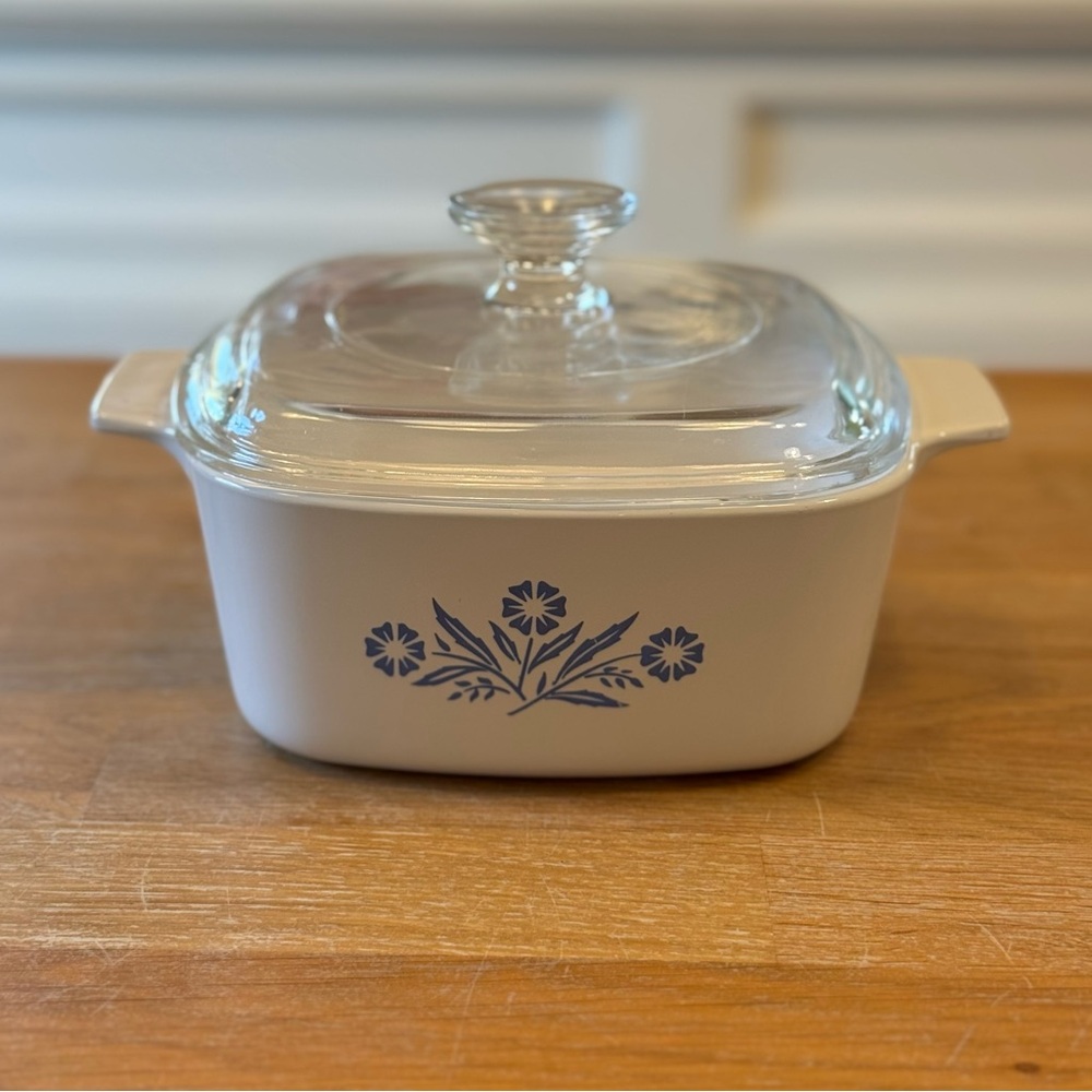 Vintage Corning Ware Blue Cornflower 1.5 Liter Casserole Dish with Lid